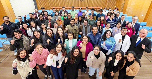 英知のインド学生部が先駆の使命に燃えて（28日、BSG本部で）