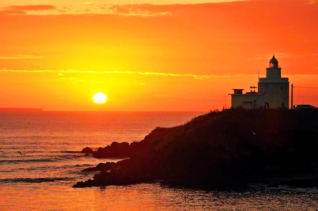 本土最東端の納沙布岬から朝日と海の絶景を望む