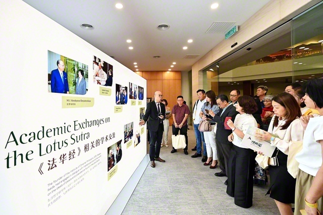 東哲が企画・制作する「法華経――平和と共生のメッセージ」展。2024年に累計鑑賞者数が100万人を突破した（24年10月、マレーシアで）