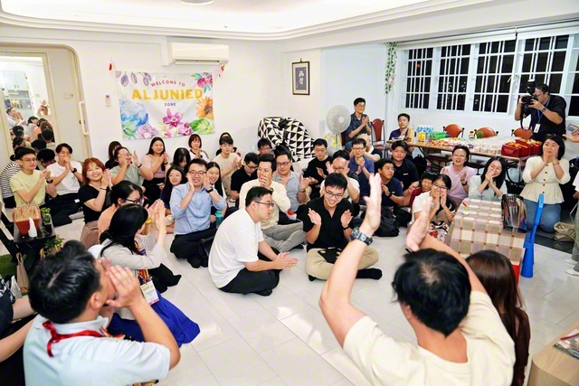 豊澤副男子部長はアルジュニード本部の交流会へ。四国の荻山伸枝さん、シンガポールの鄭晧文（テイ・ハオウェン）さんが体験を発表し、同国の吴德瑞（ウー・ダールイ）男子部長があいさつした