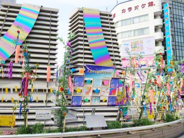 七夕まつりでは、市民から募集した俳句を飾っている