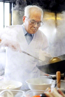 滋味あふれる料理は、鈴木さんの心意気の証しだ