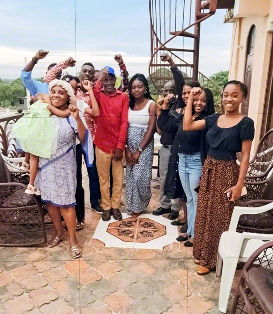 清新な決意で集い合ったハイチの友（ウアナマント市内で）