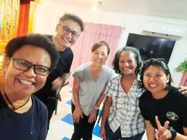 パラオの新年勤行会は1月1、2日に各地で開催された。代表のメンバーが信仰体験を披露し、参加者が本年の決意を確認し合った（同月2日）