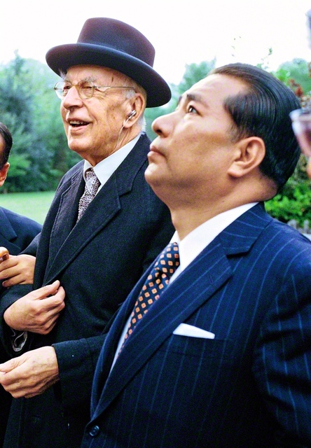 1972年5月、池田先生がトインビー博士と語らう（イギリス・ロンドンで、齋藤康一氏撮影）。人類の明日を見つめた対談は、『21世紀への対話』（邦題）として結実。博士は述べた。「私は、対話こそが、世界の諸文明、諸民族、諸宗教の融和に、極めて大きな役割を果たすものと思います。人類全体を結束させていくために、若いあなたは、このような対話を、さらに広げていってください」