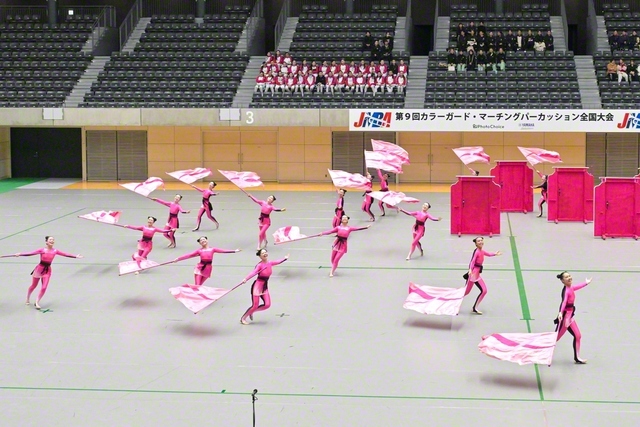 全国大会では躍動のステージを披露。首都圏のカラーガードチームだった2005年以来、通算11回目の日本一となった（1日、群馬・高崎アリーナで）