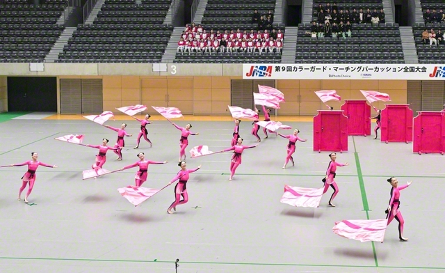 全国大会では躍動のステージを披露。首都圏のカラーガードチームだった2005年以来、通算11回目の日本一となった（1日、群馬・高崎アリーナで）