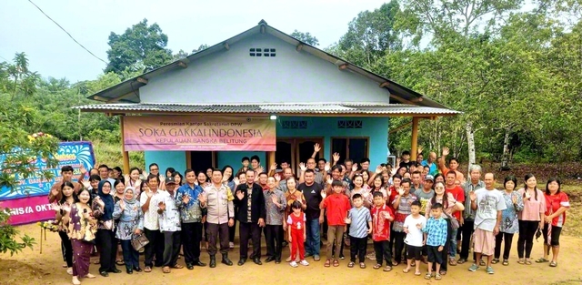 バンカ会館の開館式に参加した友