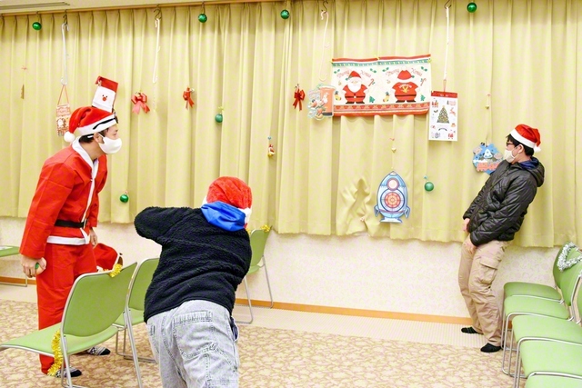 的当てに集中・夢中！（昨年12月21日、瀬戸文化会館でのプラザで）