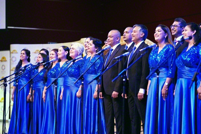 湾岸SGIの合唱団「ナシーム（そよ風）」が学会歌「母」などを合唱し、集いに花を添えた（5日）