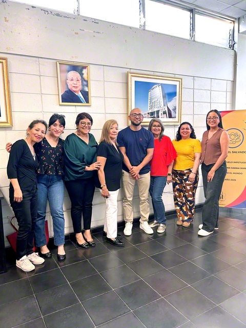 希望に燃えて広布拡大！――エルサルバドルの友が朗らかに（1月1日、エルサルバドル会館で）