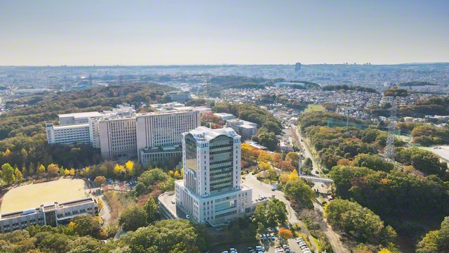 学生一人一人の可能性を広げる創価大学（東京・八王子市）