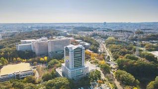 学生一人一人の可能性を広げる創価大学（東京・八王子市）