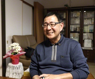 題目根本、御書根本に人生の山坂を越えてきた高田さん。優しいまなざしには、信心の確信が光る