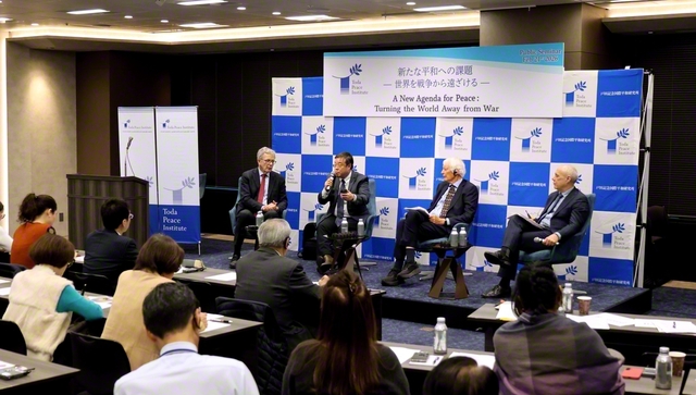 安全保障や気候変動、民主主義など多岐にわたる課題を巡り討議した戸田研究所のセミナー（新宿区内で）