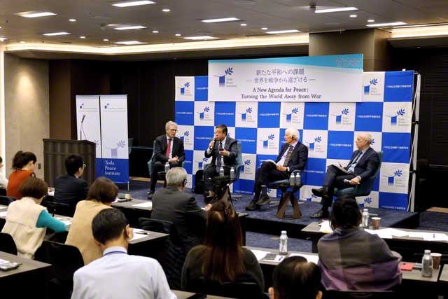 安全保障や気候変動、民主主義など多岐にわたる課題を巡り討議した戸田研究所のセミナー（新宿区内で）