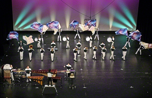 「Dawn　Rising」と題し、新たな一歩を踏み出す決意を力強い演奏・演技に託した、創価中部ファーストスターズ（同）