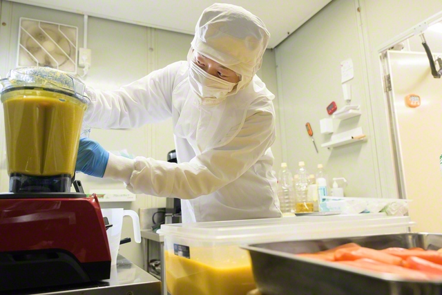 関口さんは作業中、一切の妥協を許さない。気付いたら、朝になっていることも