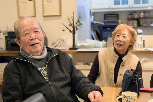 前橋市内で人気和食料理店を営んできた父・康二さん㊨と母・たか子さん。「地域のため、お客さまのため」との一心で豪快な料理と真心の接客をしてきた。関口さんは、その思いを受け継ぎ、奮闘している