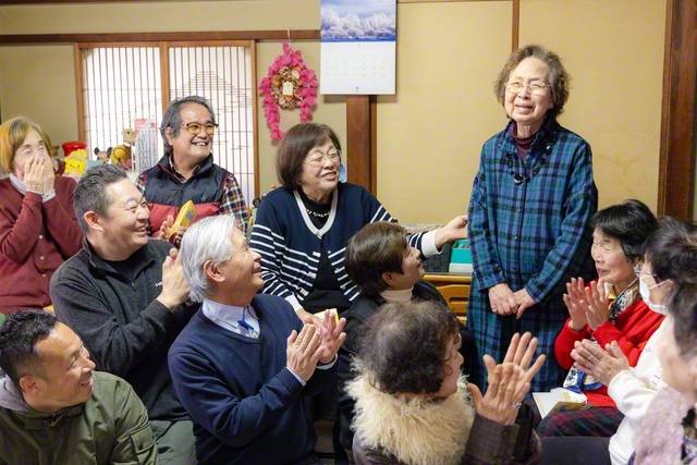 友好と励ましの語らいを広げる葵区・大河地区の同志。ある壮年部員は語る。「自分のことだけではなく他人の幸福を祈る中で、仏法対話への意欲が湧いてきました」