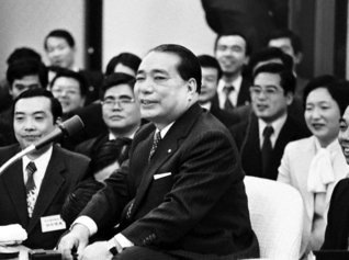 1981年12月10日、大分県青年部幹部会に池田先生が出席。席上、長編詩「青年よ　21世紀の広布の山を登れ」が発表された（大分平和会館で）。誕生から45年を迎える今も、世界中の同志の心に刻まれている