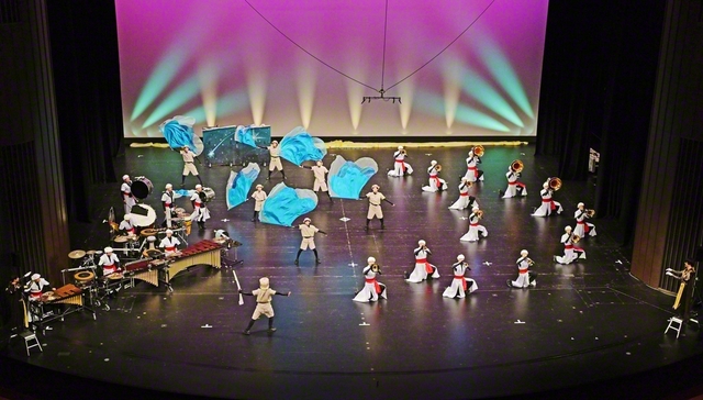 創価関西Joshoサウンズの大迫力のパフォーマンスに喝采が送られた（同）