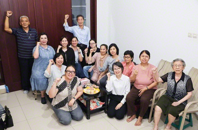 ジャカルタ第3本部のクバヨラン・ジャヤ地区の座談会。婦人部を中心に、活動の参加者が倍増した（昨年9月、首都ジャカルタで）