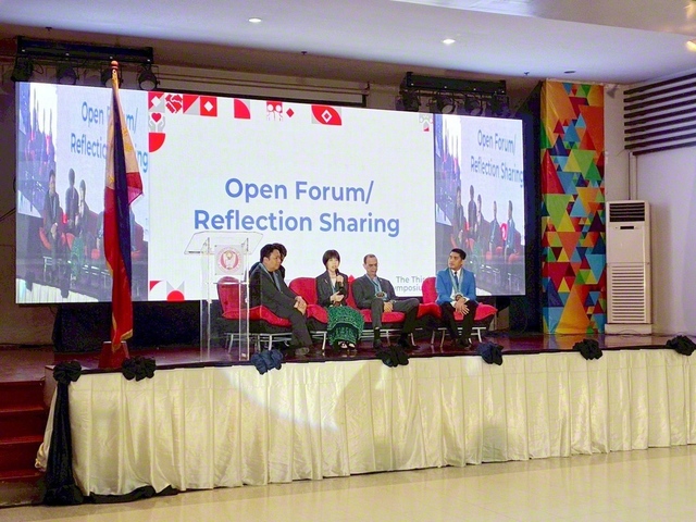 シンポジウムでは、登壇者と参加者の間で活発な質疑応答が行われた（2月27日、イースト大学カロオカン校で）