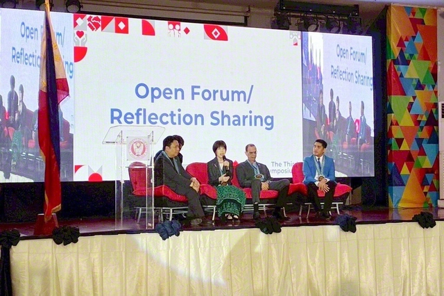 シンポジウムでは、登壇者と参加者の間で活発な質疑応答が行われた（2月27日、イースト大学カロオカン校で）