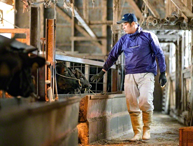 「信心を通して、誰かのために動ける自分になりました」と中儀さん。農協で働きながら、休日に家業を手伝う