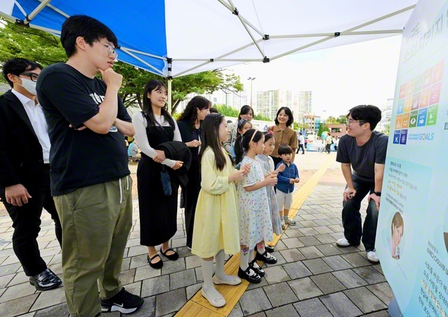 韓国SGI学生部が主催するSDGsのパネル展示。公園や公共施設などで行い、市民がSDGsへの理解を深める機会になっている