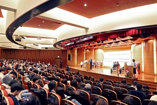 「平和・文化と教育――『21世紀の青年の責任』」とのテーマで開かれた第17回「池田大作平和思想研究国際フォーラム」（2月26日、中国文化大学で）