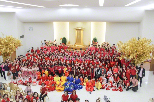 フィリピン・マニラ国際平和会館での春節の集い。各地をオンラインで結んで行われ、1800人を超える友が参加した