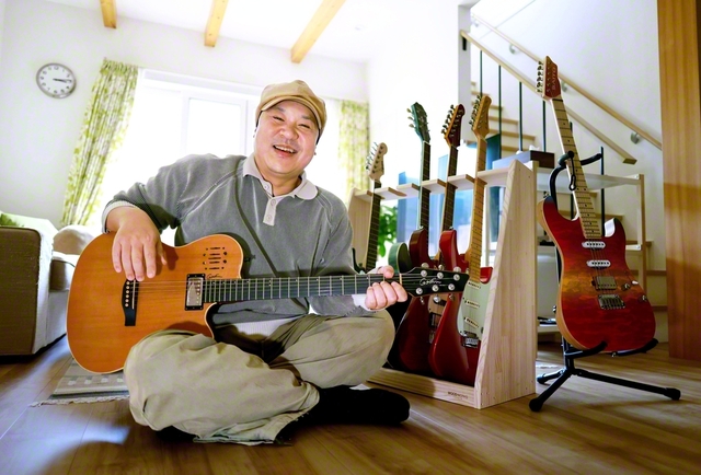 闘病の中で命のありがたさを知り、「今では病気に感謝してます」と山田さん。ギター教室では生徒から悩み相談を寄せられ、心と音楽で一人一人に寄り添う
