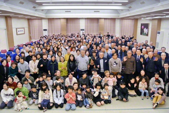 山形平和会館に集った山形歓喜圏と山形栄光圏の代表。山形は本年、池田先生と2700人の友が記念撮影会を行って60年を迎える