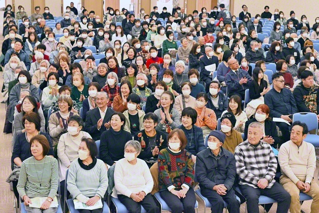 師への報恩感謝を胸に、率先の対話で広布拡大に挑む岩手・盛岡新生県の友（岩手文化会館で）