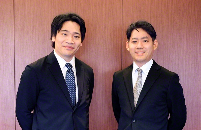 チェリストの山澤慧さん㊨と指揮者の熊倉優さん