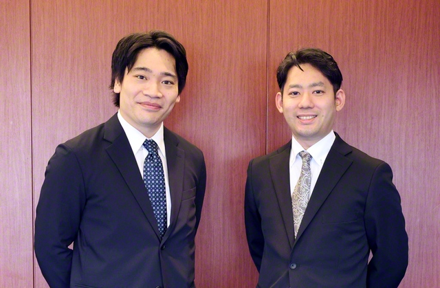 チェリストの山澤慧さん㊨と指揮者の熊倉優さん
