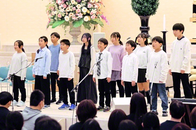 池田先生作詞の「光の王子王女に贈る」を歌い上げた宮城県青葉少年少女合唱団（同）