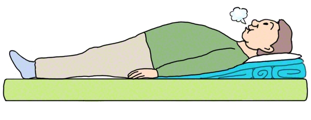 改善効果の高い、上半身をやや起き上がらせて寝る姿勢
