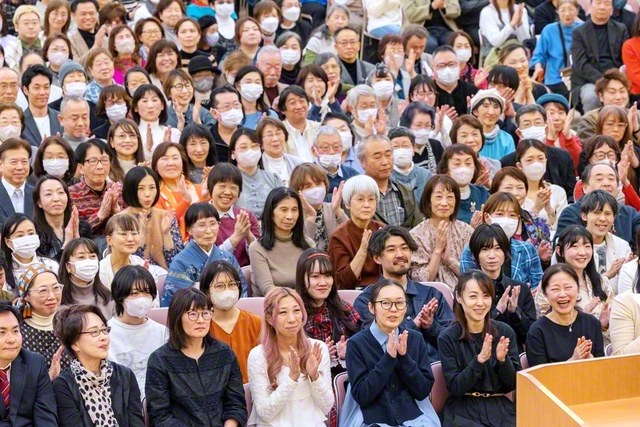 「部の日」を記念する首都圏の芸術部大会。演技や歌唱なども披露された（東京戸田記念講堂で）