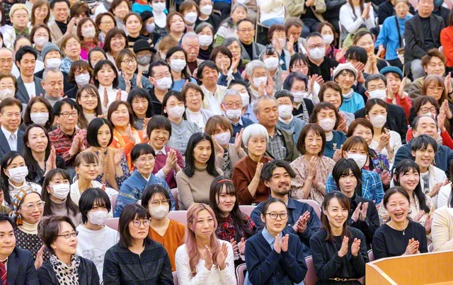 「部の日」を記念する首都圏の芸術部大会。演技や歌唱なども披露された（東京戸田記念講堂で）