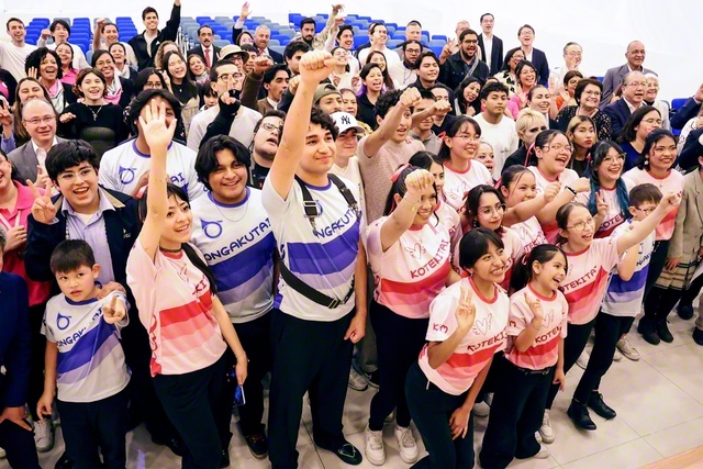 “私たちの心にはセンセイがいる！”――胸中の師と共に学会創立100周年の2030年へ、新たな船出を開始したメキシコ青年部総会（メキシコ平和文化センターで。取材協力＝ブラジル・セイキョウ）