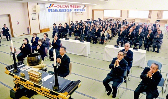 宮城・石巻文化会館で行われた勤行会。飯尾総宮城女性部長は、地域に幸の連帯を広げようと語った