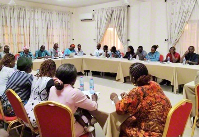 求道の心輝くトーゴの青年部研修会（トーゴ平和会館で）