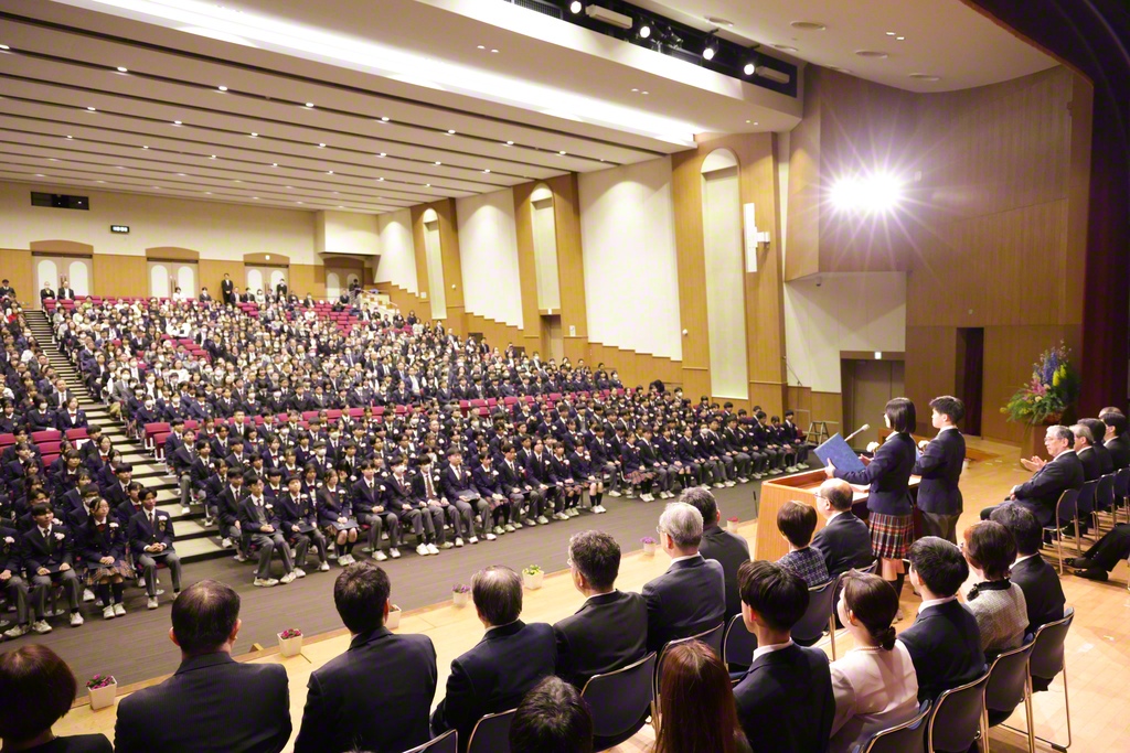 東京・創価中学校の卒業式