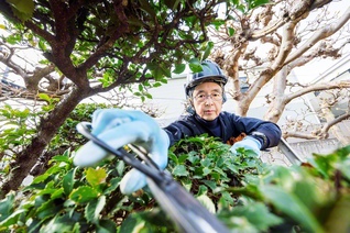 「不安はあるし、死が怖くないなんてことはない。でも、恐怖だけで終わる人生では宿命転換にならない。俺は今、闘っている最中ですよ」。山田さんは、真っすぐに命と向き合う人。はさみを持つ手にも迷いはない。