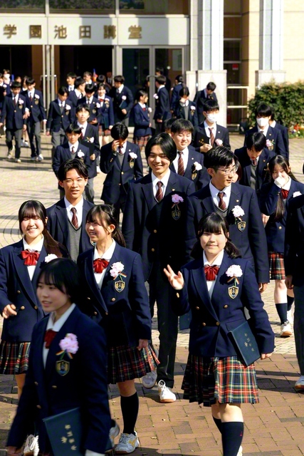 かけがえのない仲間と学びの青春を刻み、平和に貢献することを決意し合った東京中の56期生