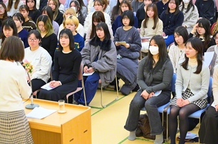 勝利の青春を共に――新たな前進を誓い合った関西女子学生部の友（関西文化会館で）