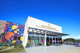 オープンした新「ロンドリーナ創価ユース文化会館」。ブラジル広布を担う広宣勇者の拠点となる